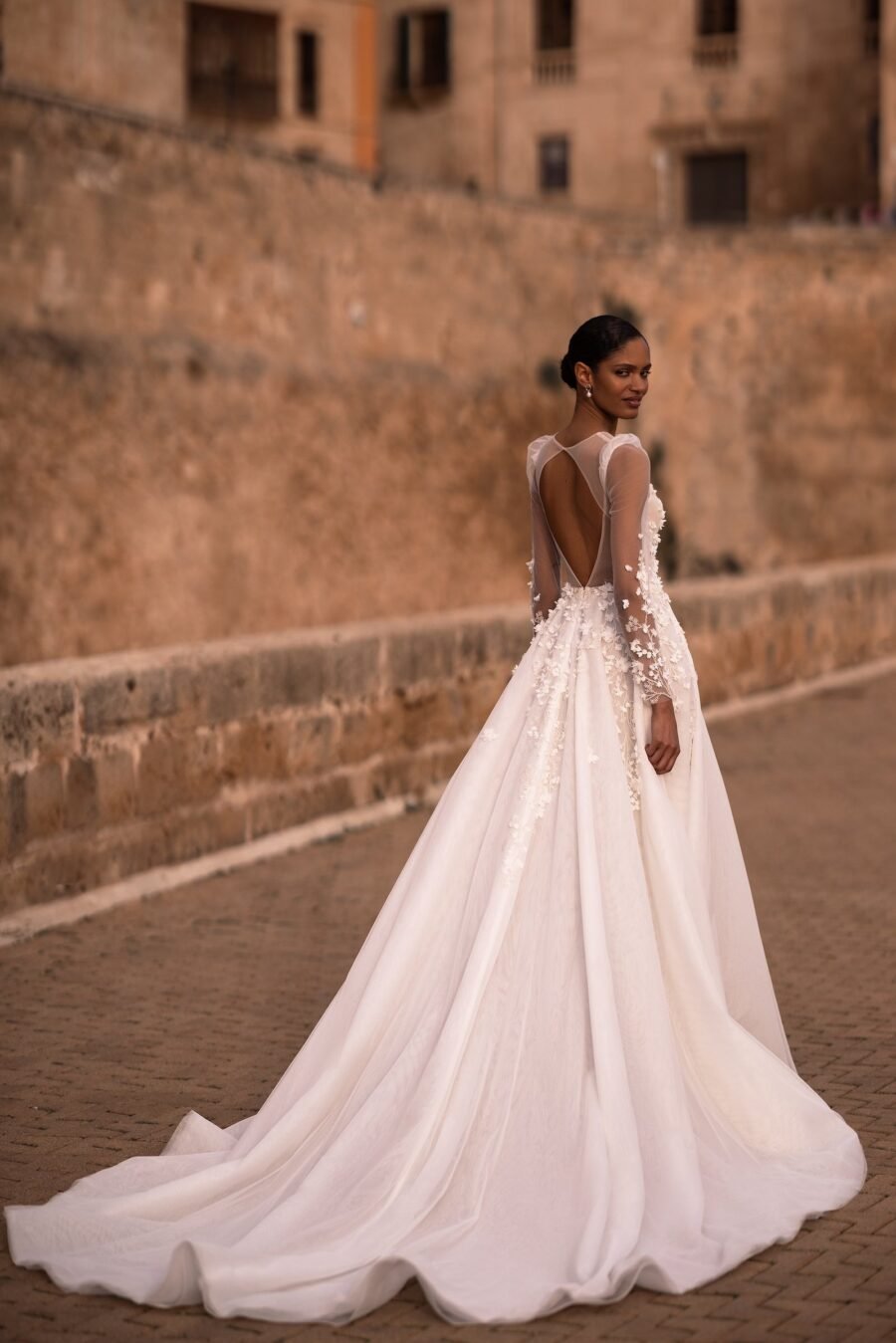 Ariadna 3 dress by wona concept from alma de oro collection