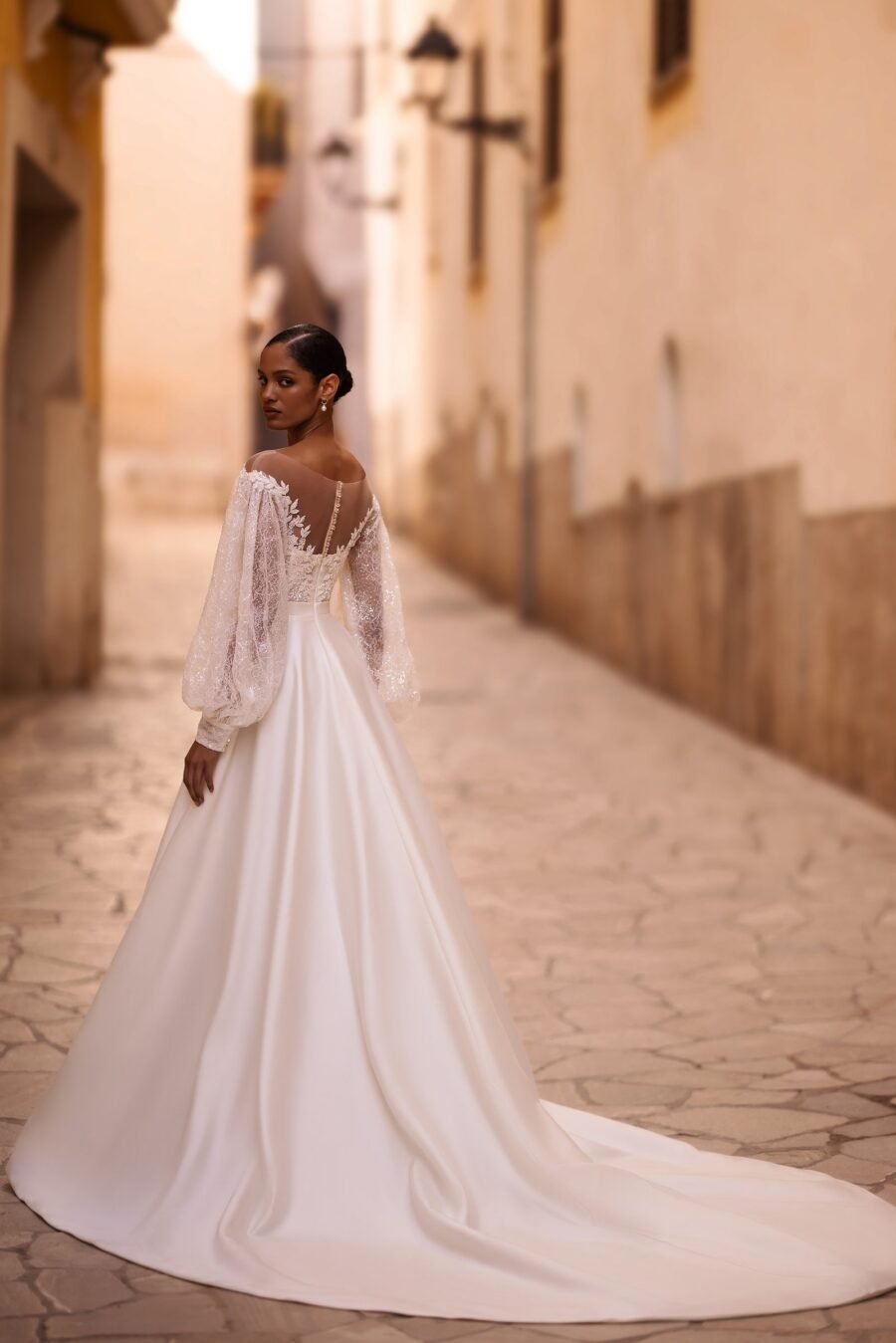 Bia 3 dress by wona concept from alma de oro collection