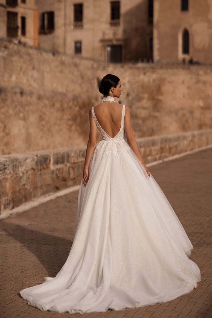 Medeia 4 dress by wona concept from alma de oro collection