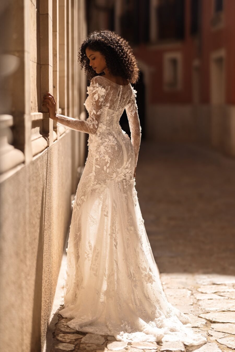 Reina 4 dress by wona concept from alma de oro collection