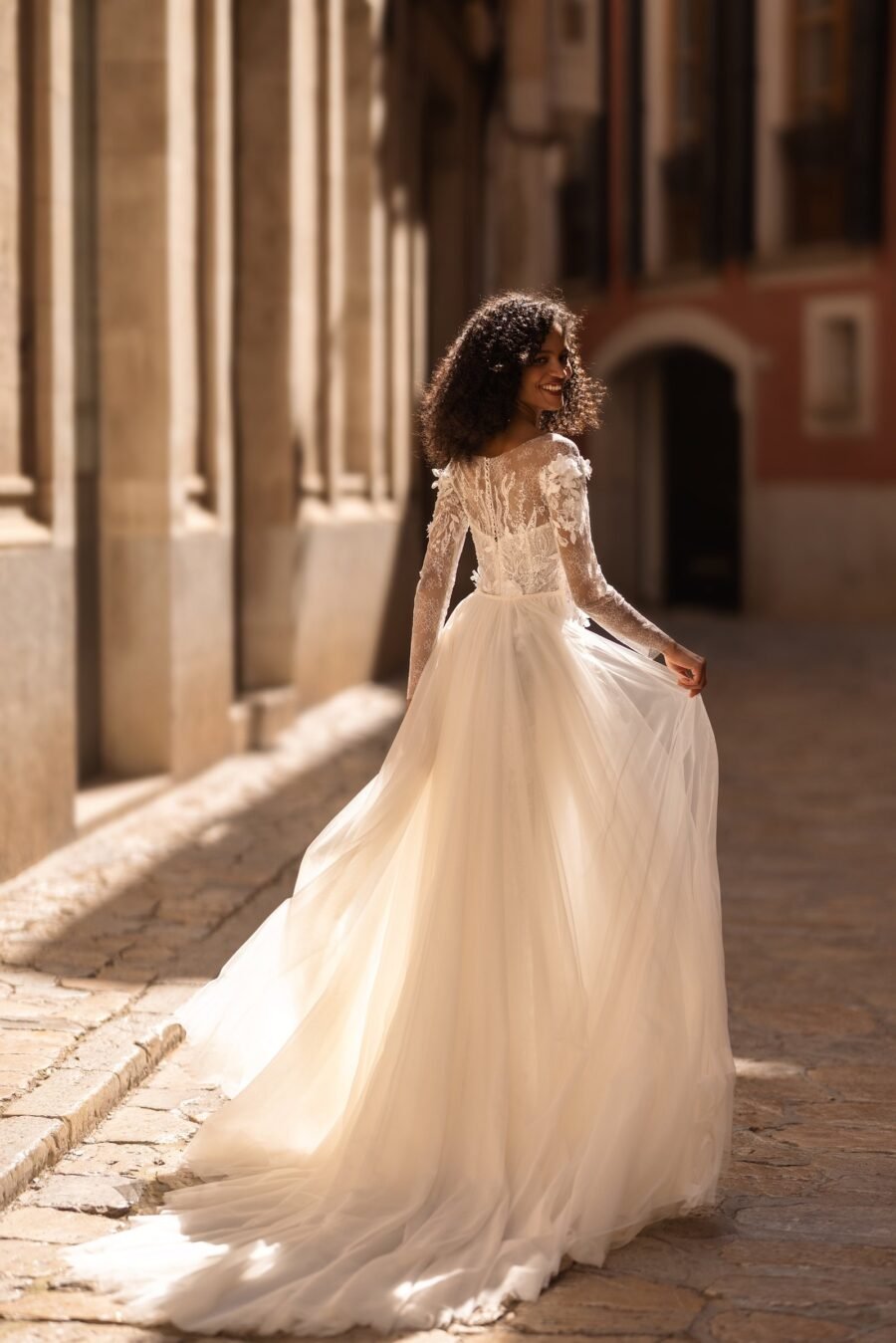 Reina 6 dress by wona concept from alma de oro collection