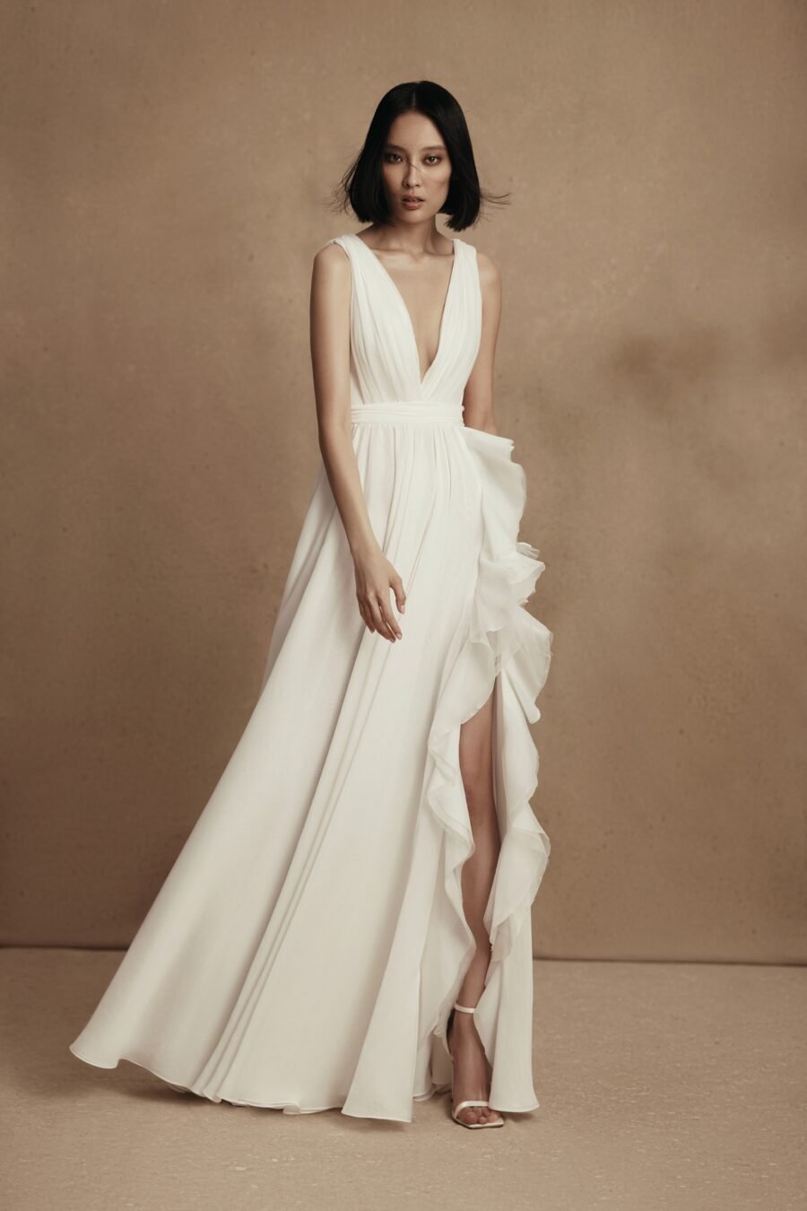 Fresia 3 wedding dress by woná concept from personality collection