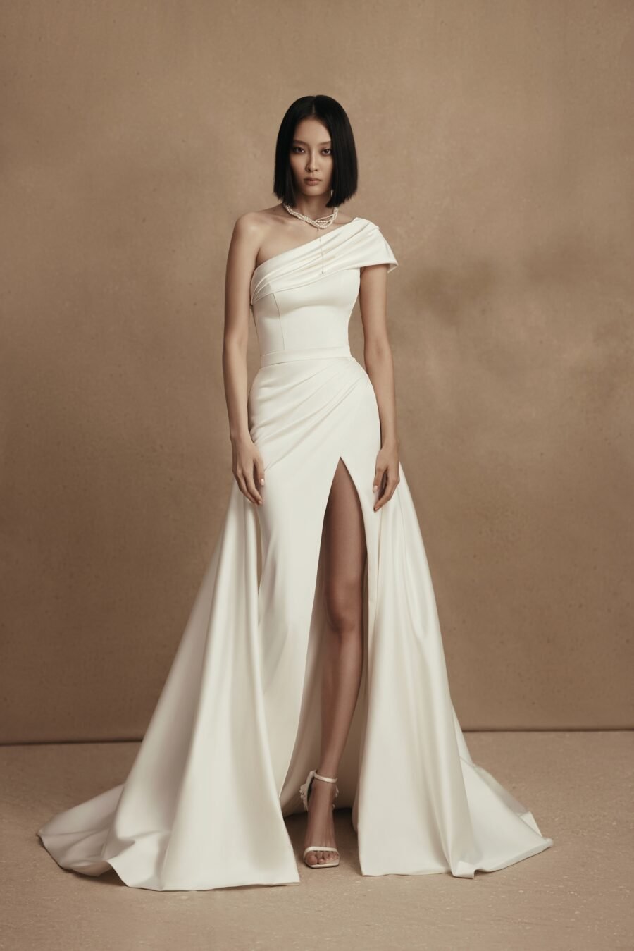 Sloan 6 wedding dress by woná concept from personality collection