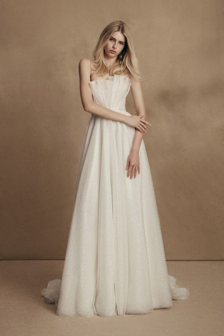 Tessa 2 wedding dress by woná concept from personality collection