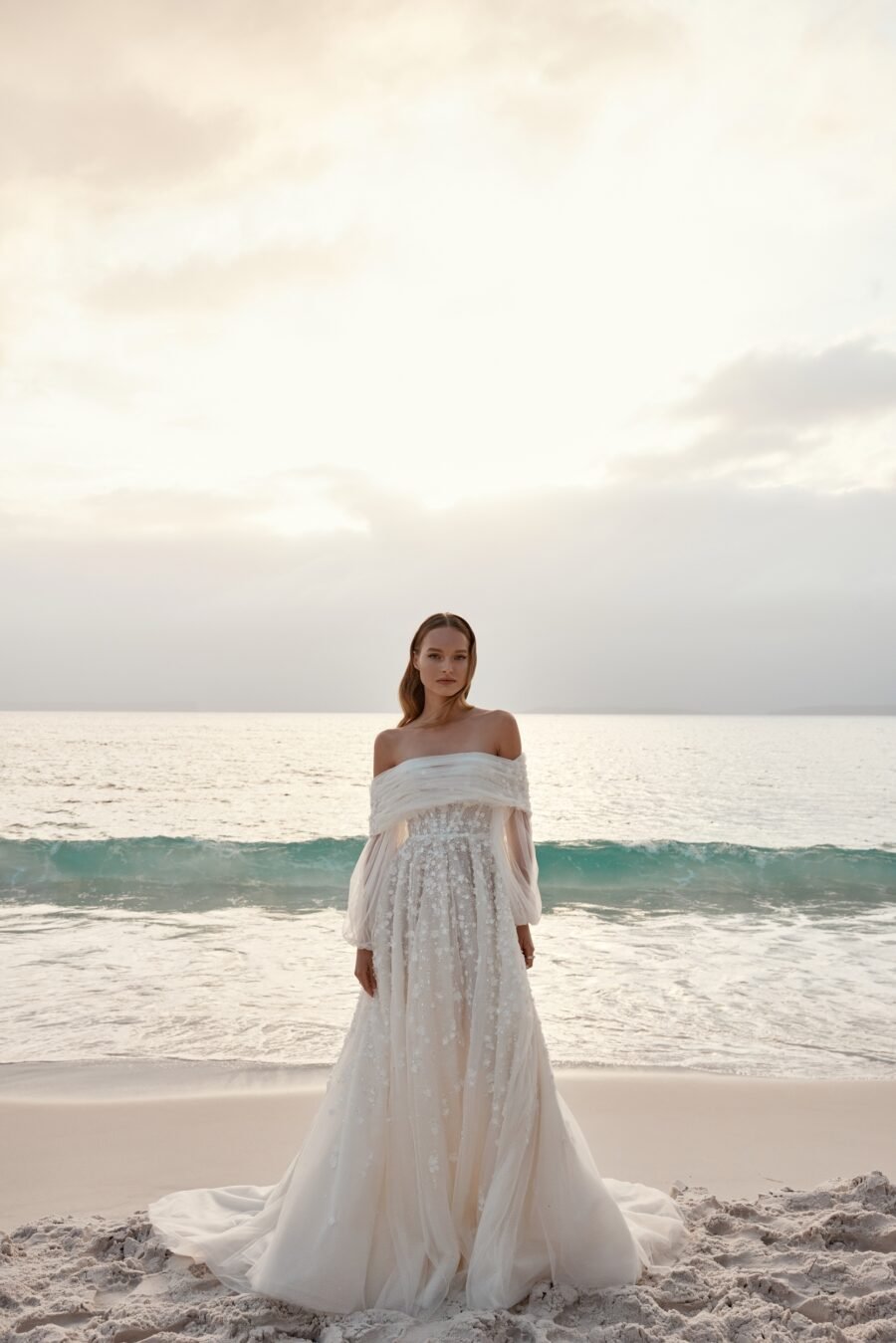 Noah 1 wedding dress by woná concept from atelier signature collection