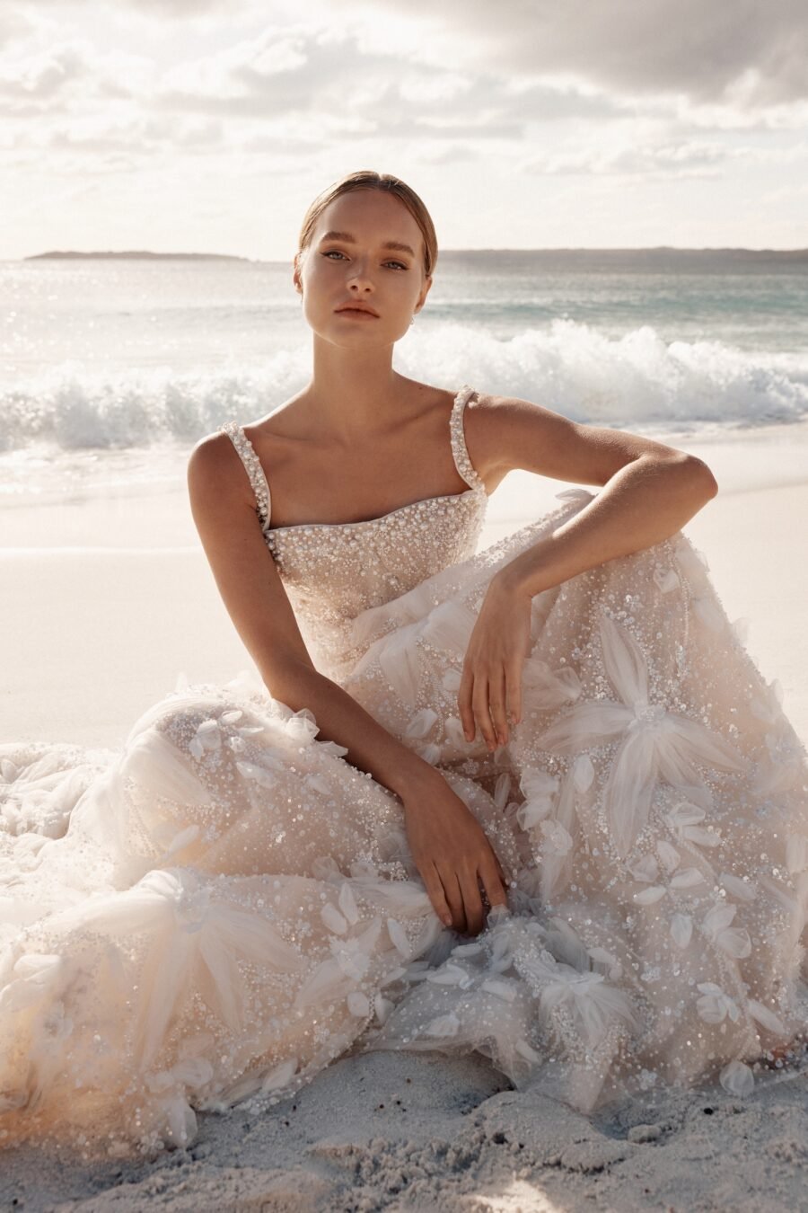Thelma 11 wedding dress by woná concept from atelier signature collection