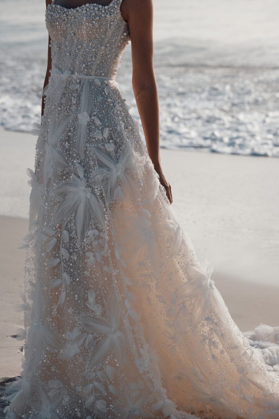 Thelma 5 wedding dress by woná concept from atelier signature collection