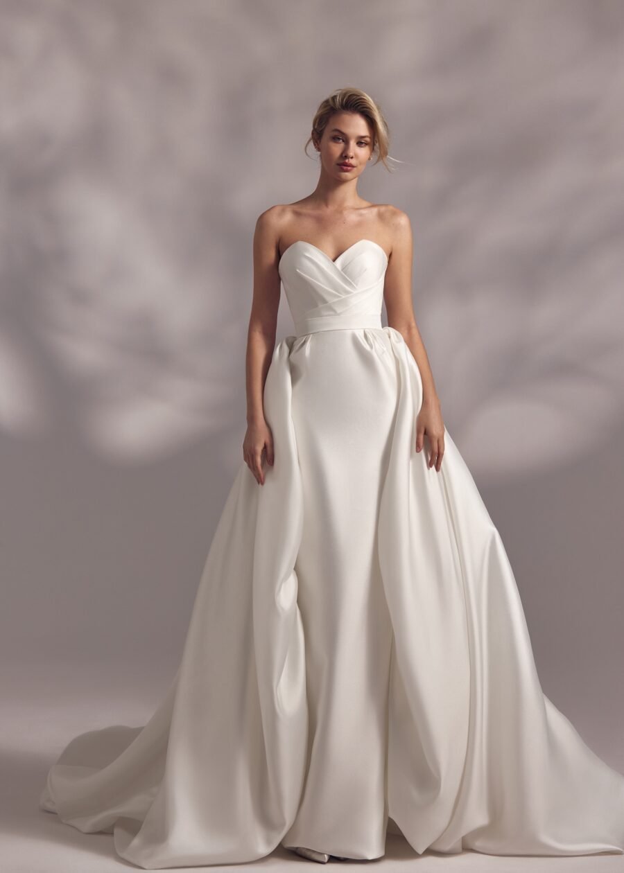 Olympia 4 wedding dress by eva lendel from less is more iv