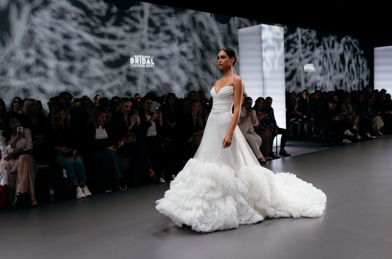 Woná concept y eva lendel arrasan en la semana de la moda nupcial de barcelona 2024 1